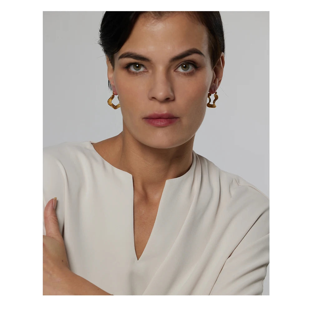 Brinco Ondas Trabalhadas - Lois Joias
