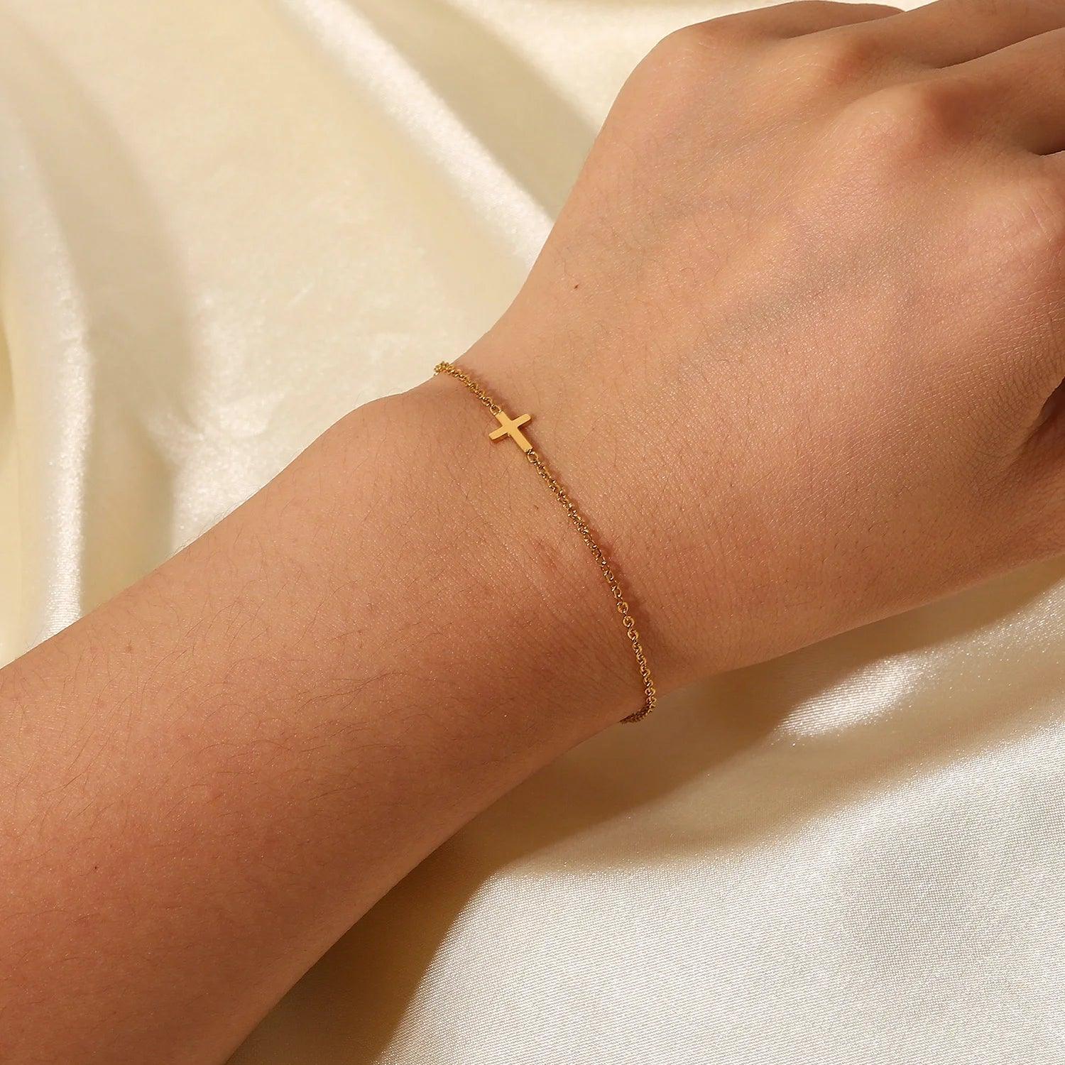 Pulseira com Mini Cruz - Lois Joias